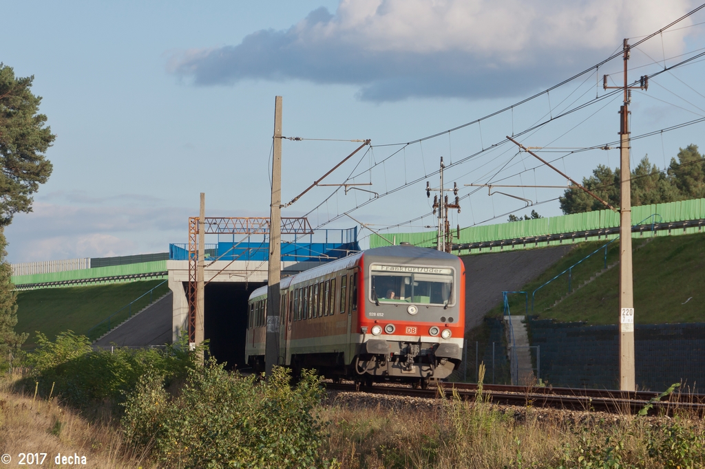 928 652