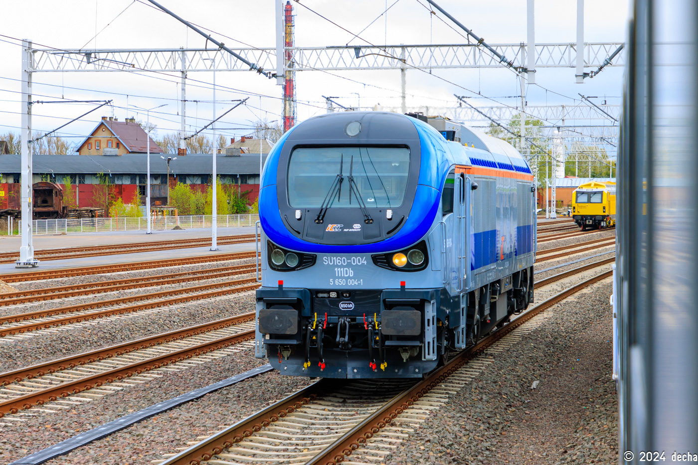 SU160-004