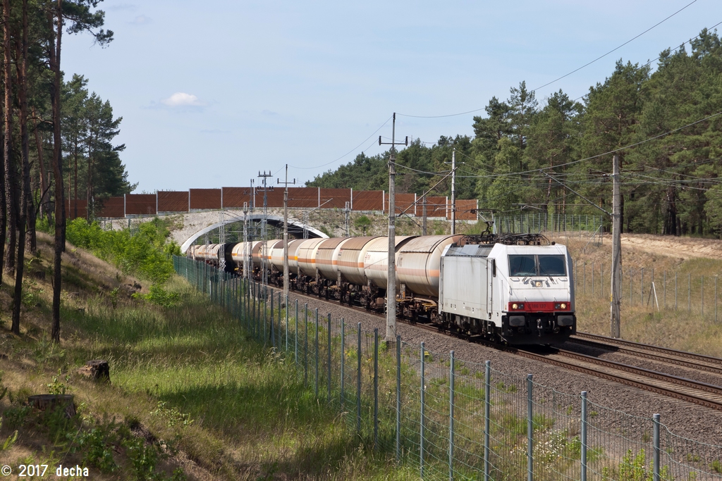 E186 137