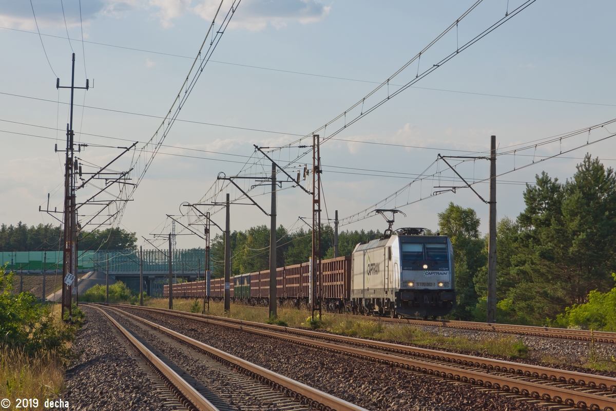 483 223