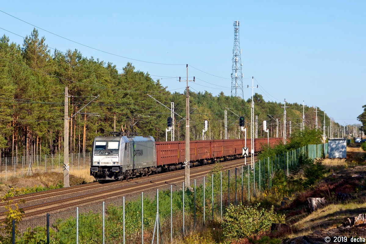483 223