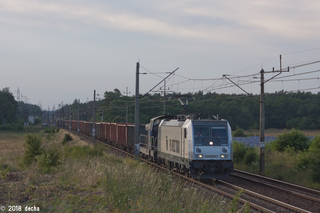 483 223
