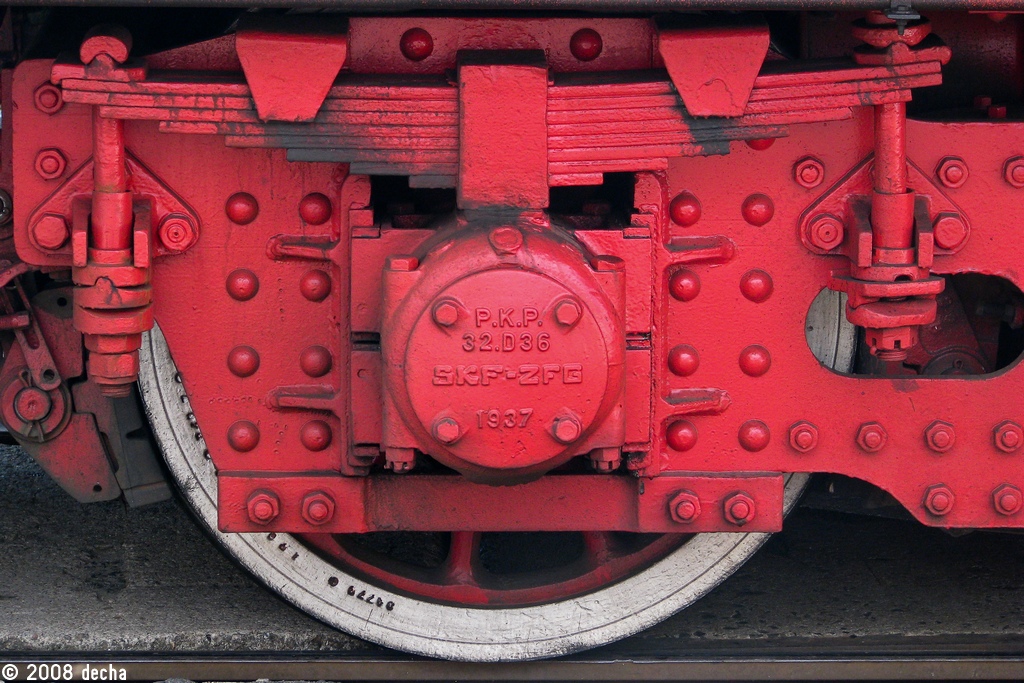 32D36