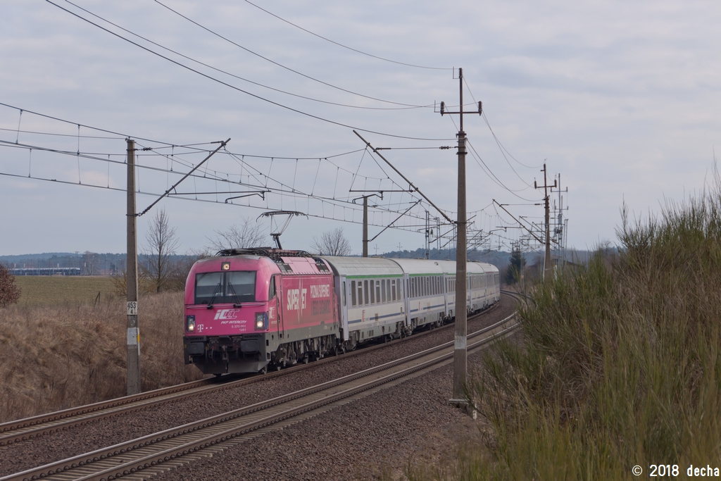 5 370 001