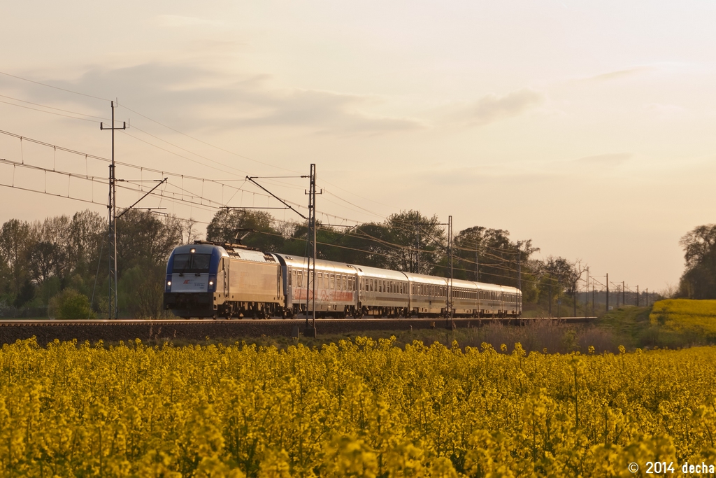 5 370 001