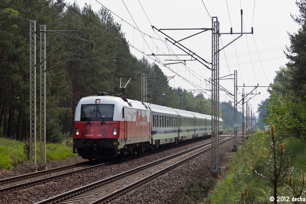 5 370 001