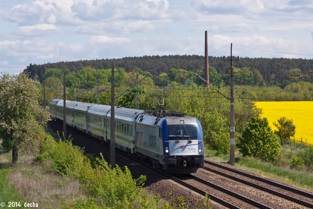 5 370 002