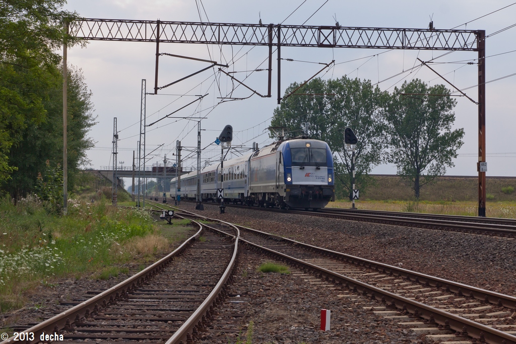 5 370 003
