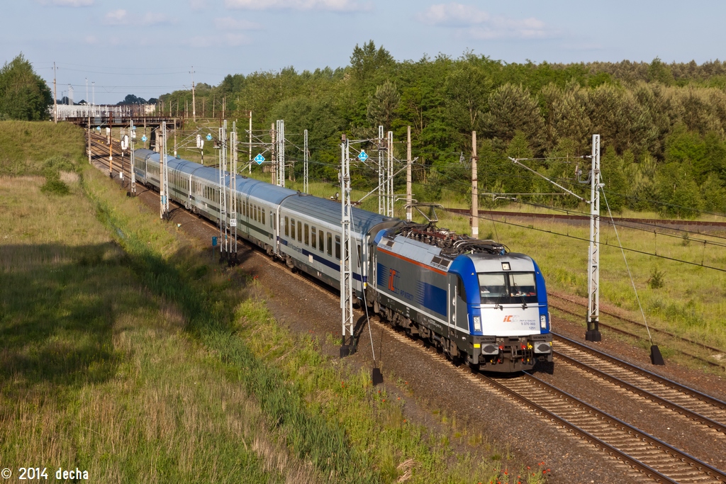 5 370 003