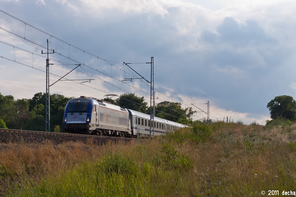 5 370 003