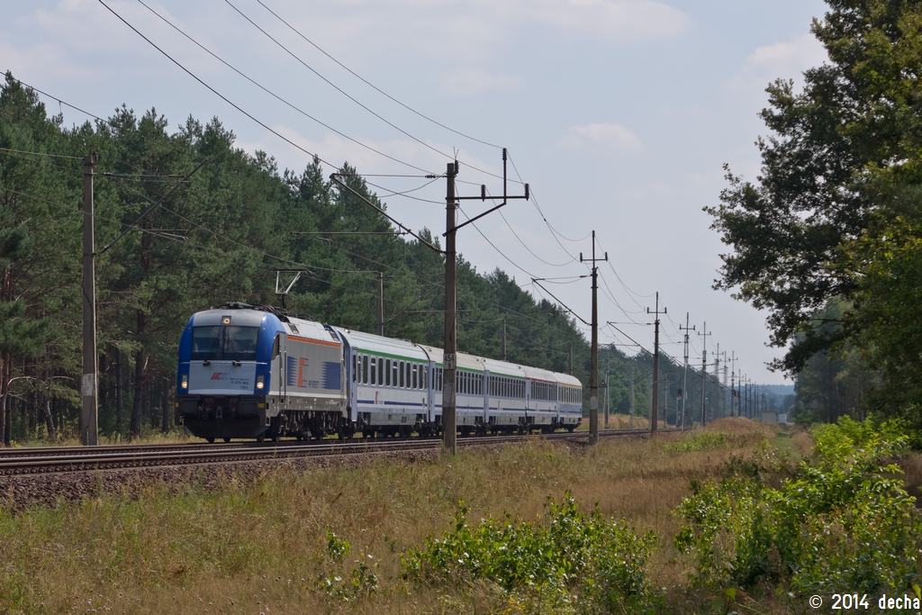 5 370 003
