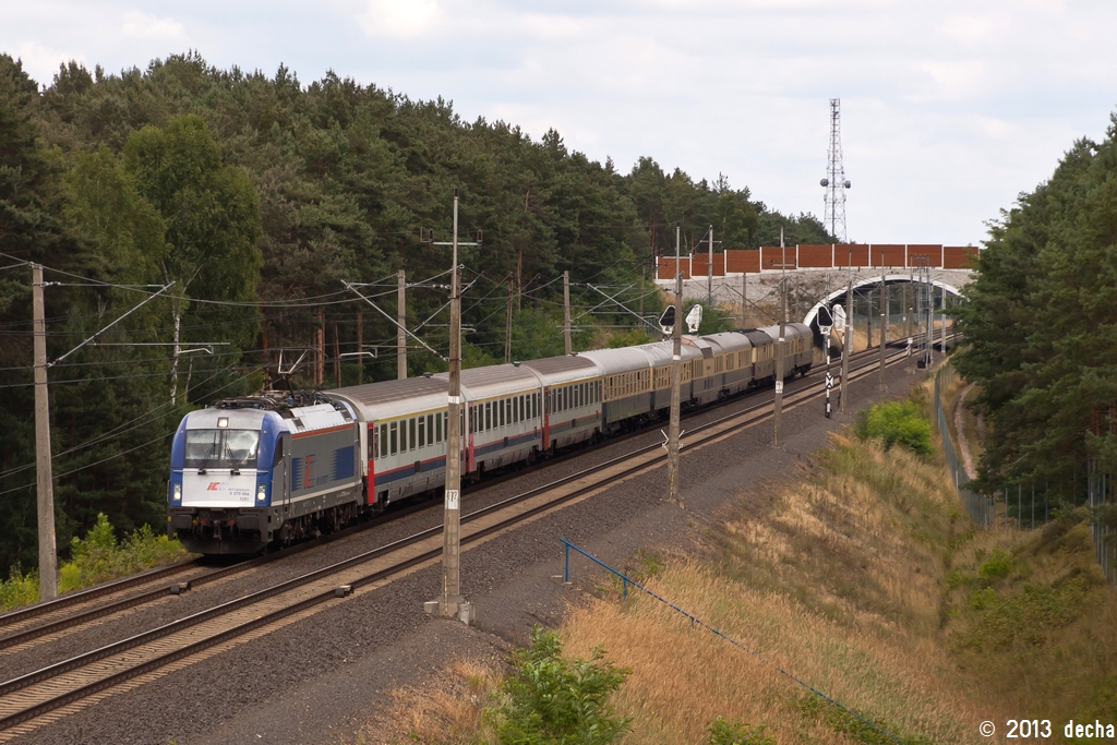 5 370 004