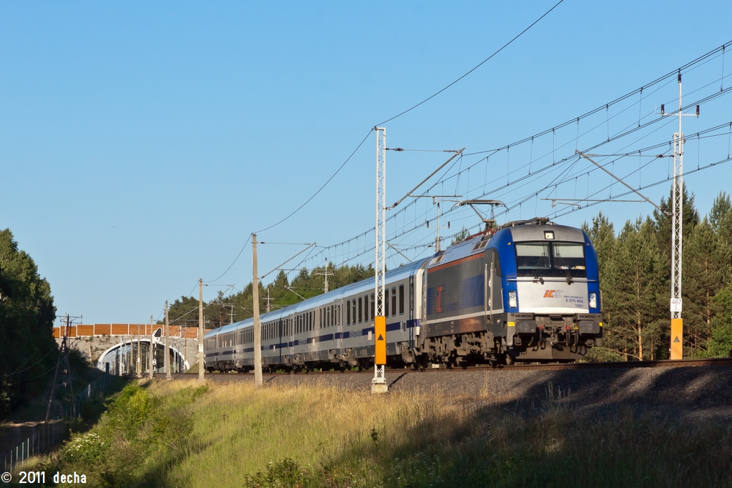 5 370 004