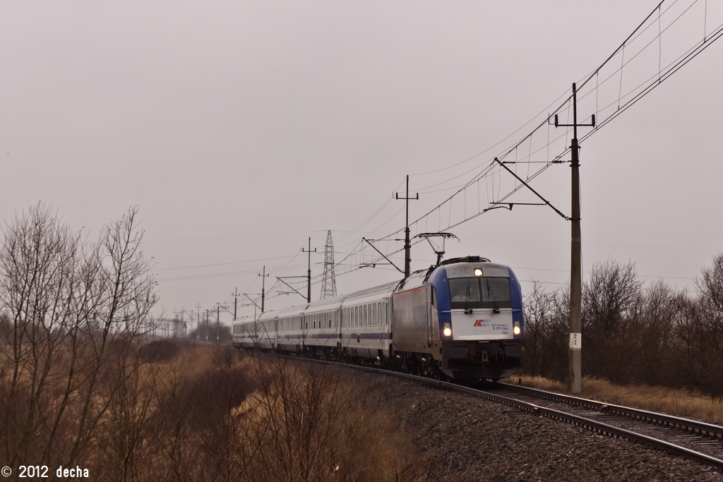 5 370 004