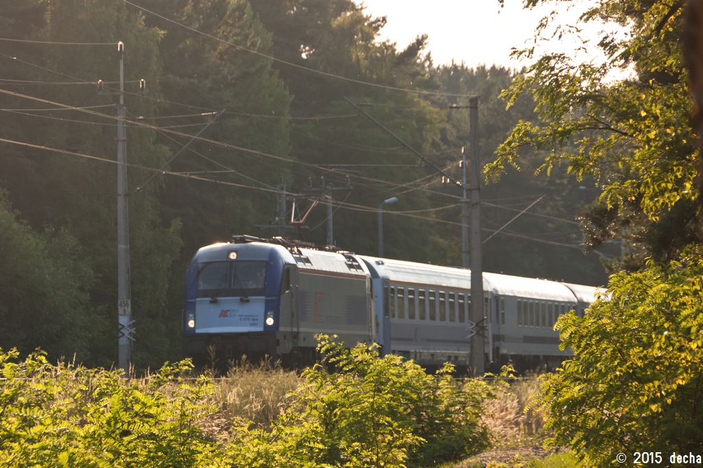 5 370 004