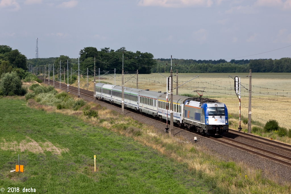 5 370 004