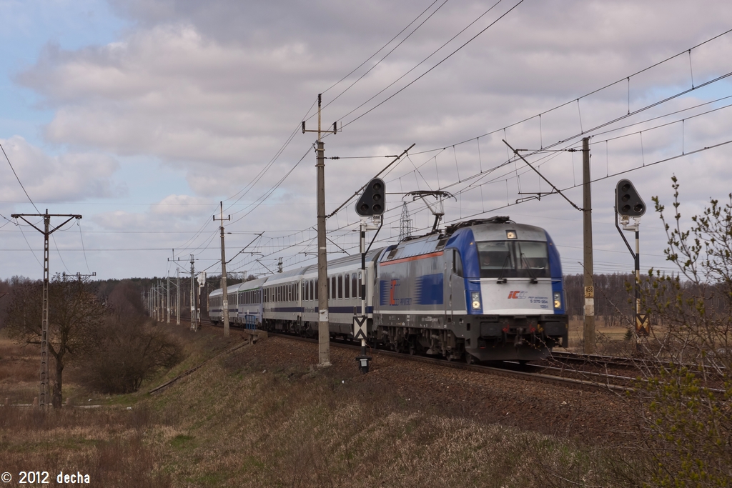 5 370 004