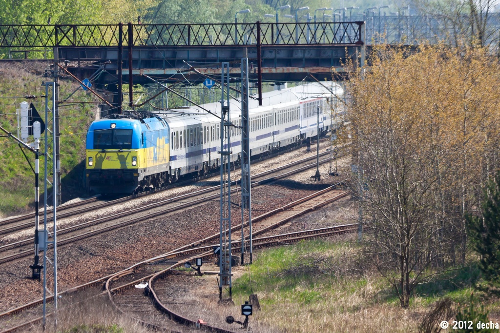 5 370 004