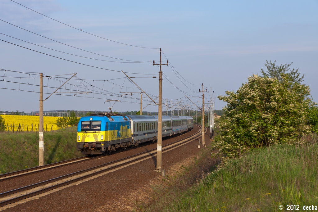 5 370 004