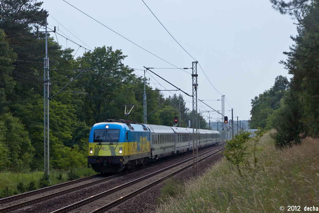 5 370 004