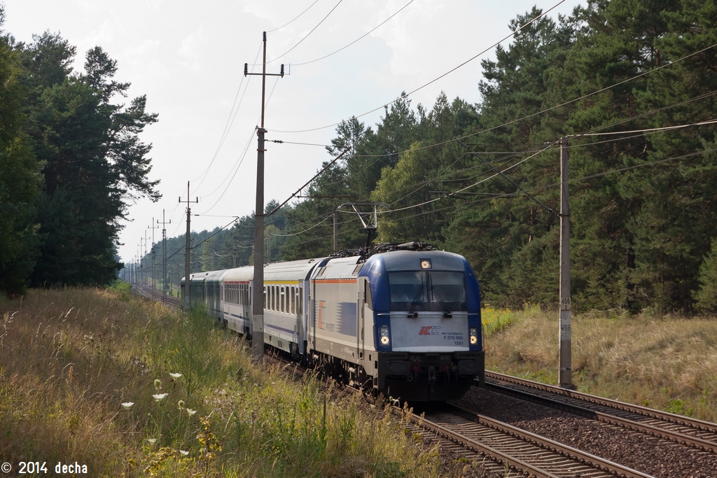 5 370 005