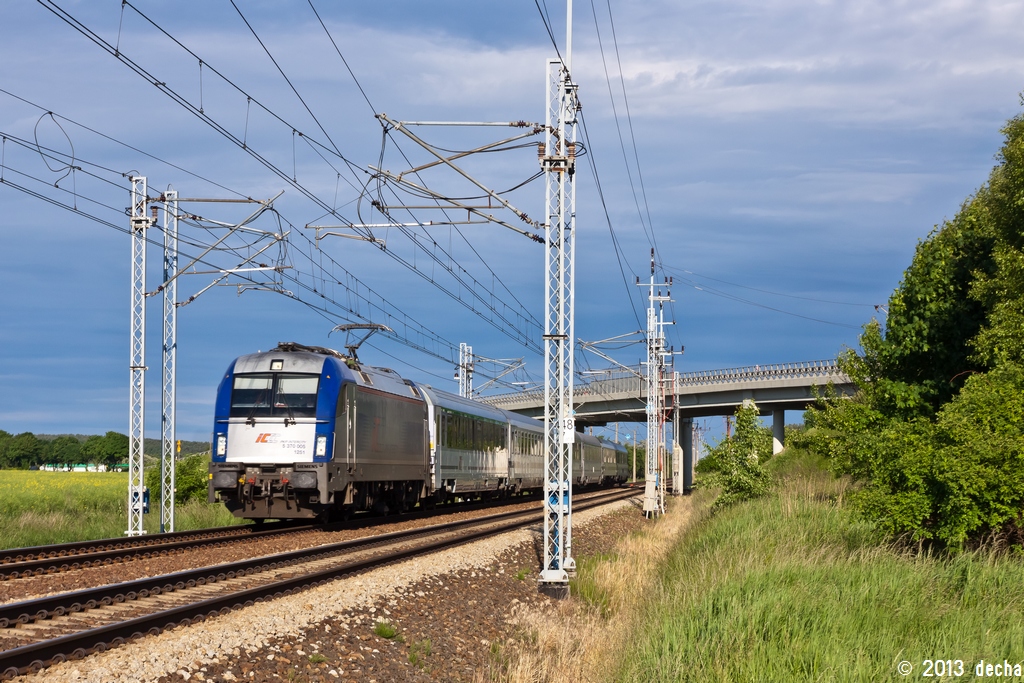 5 370 005