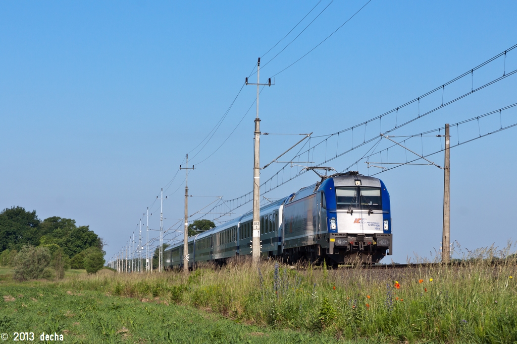 5 370 005