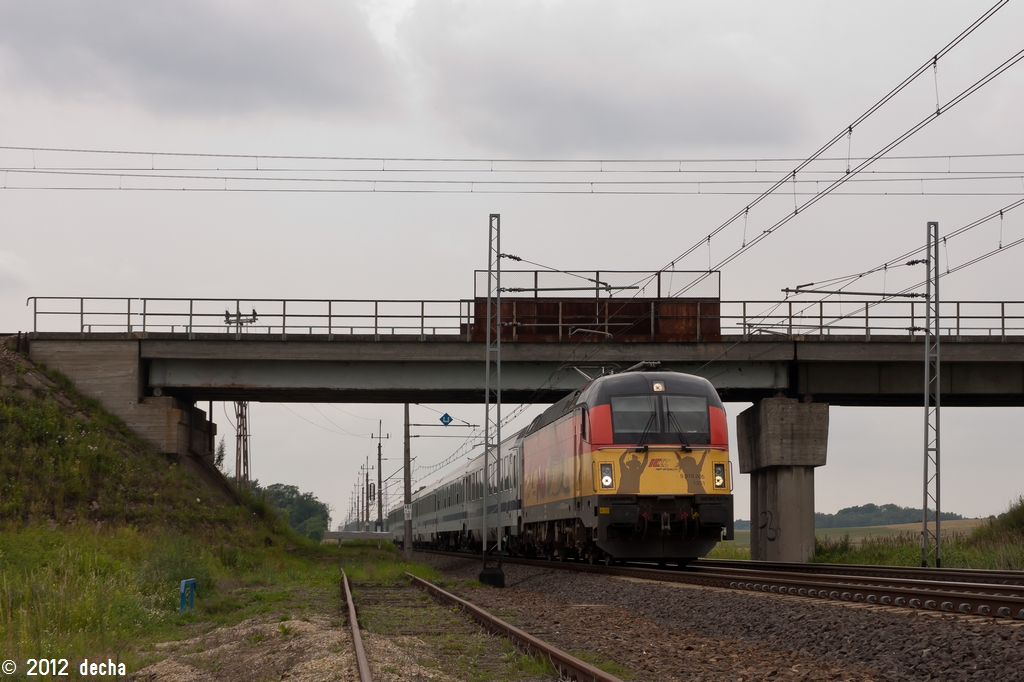 5 370 005