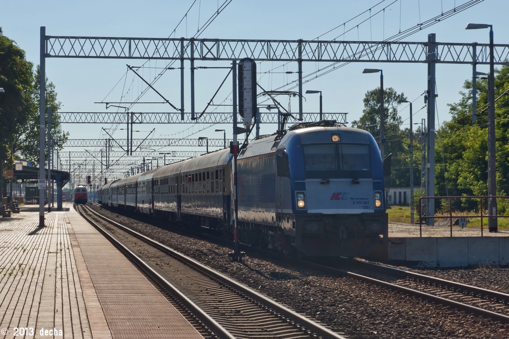 5 370 007