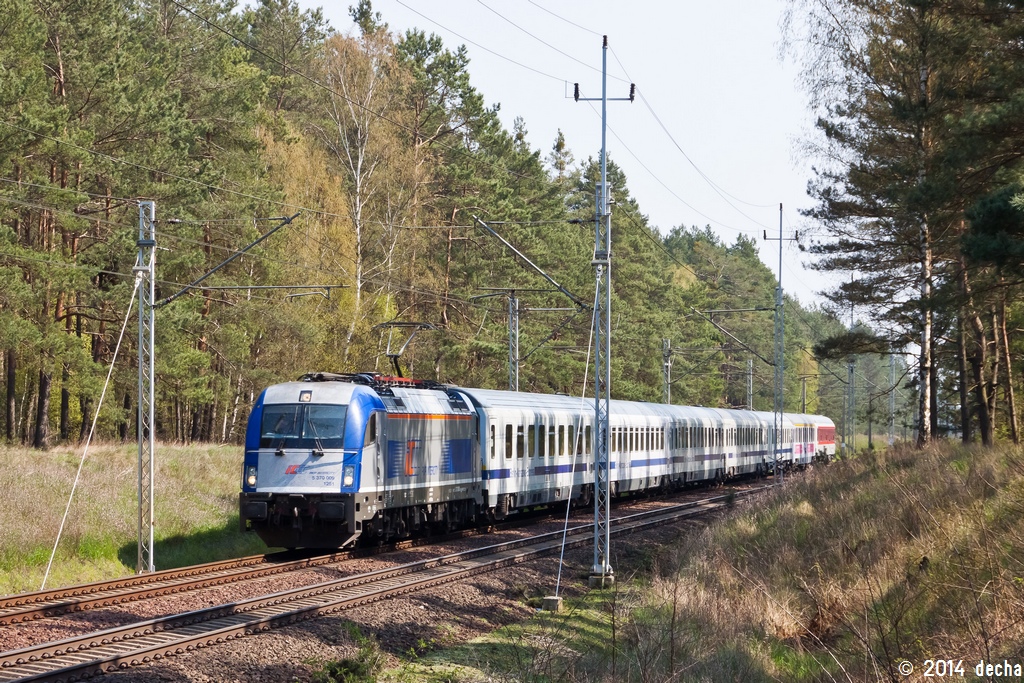 5 370 009