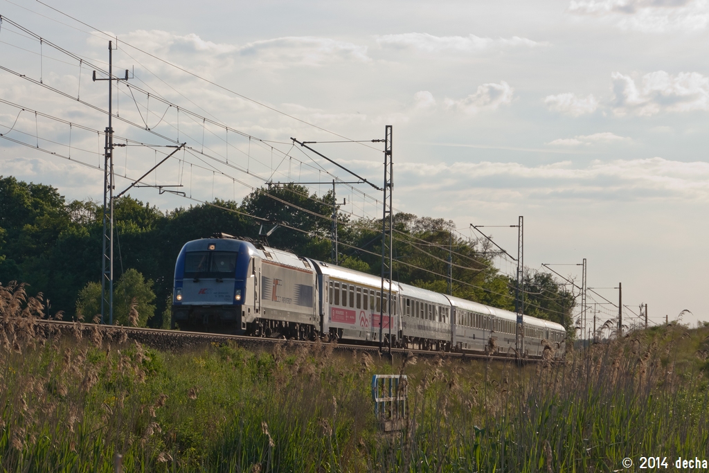 5 370 009