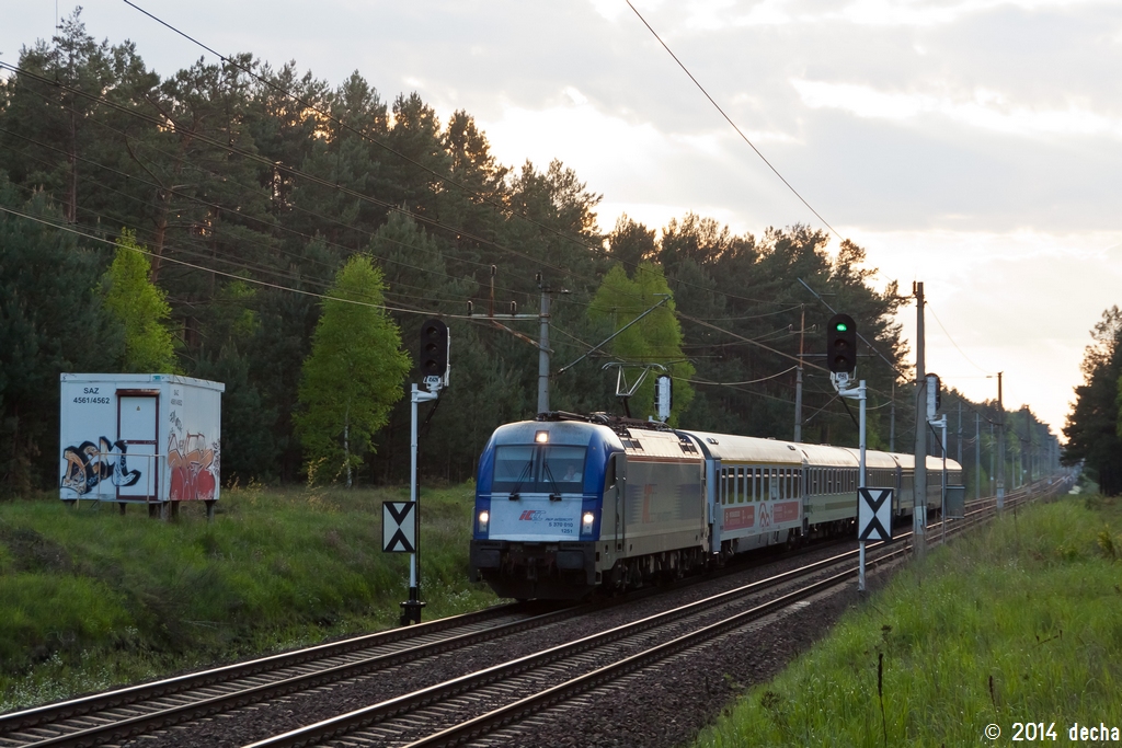 5 370 010