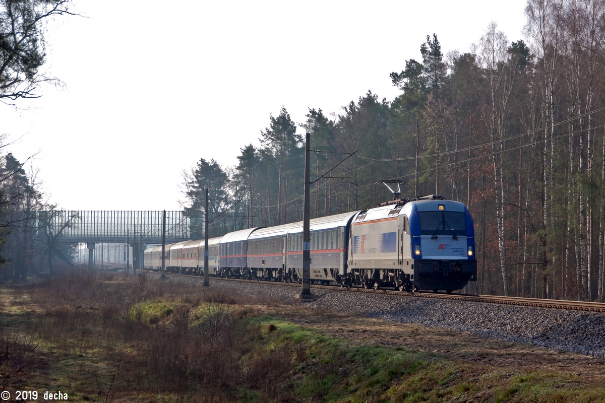 5 370 010