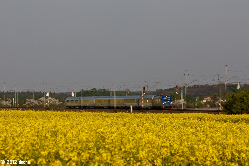 5 370 010